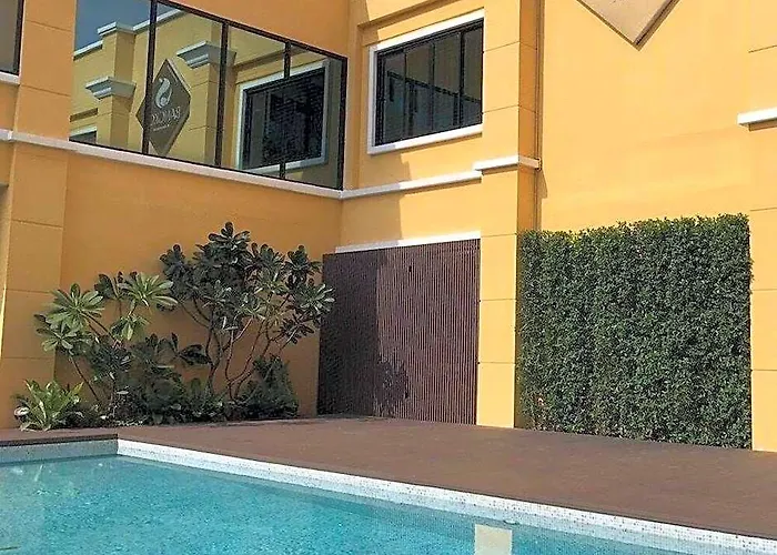 S Hotel, Navamin فندق