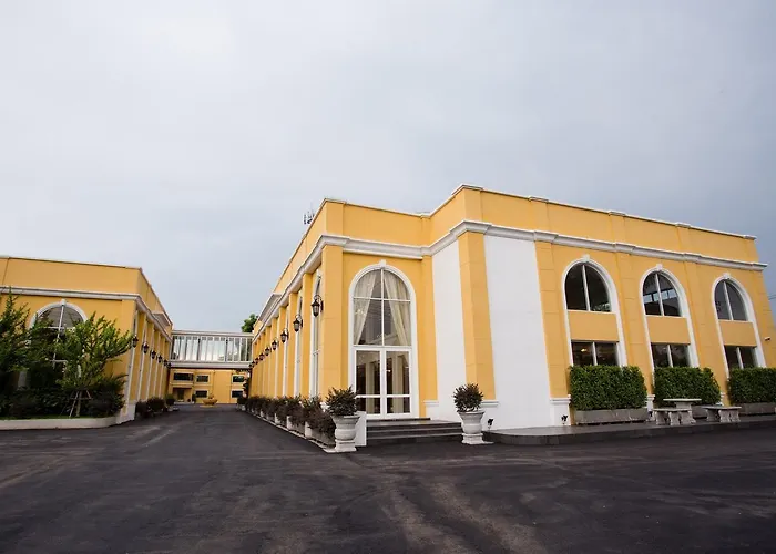 S Hotel, Navamin